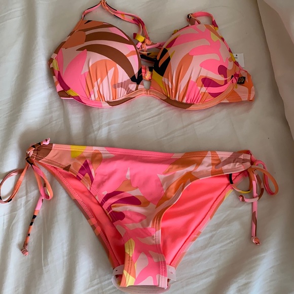 la Vie en Rose tropical looking bikini - Picture 1 of 2